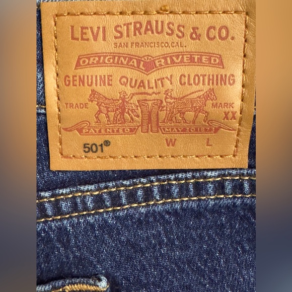 Levi Strauss 501 Original Cut Dark Wash Button Fly Frayed Edge Jean Shor… - Picture 8 of 12